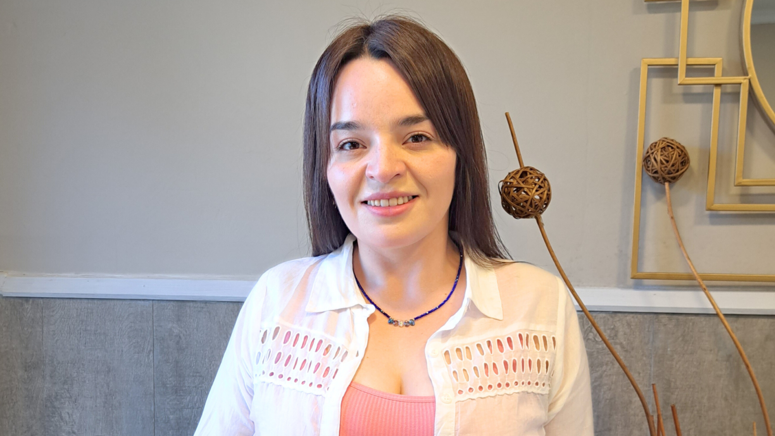Camila Alarcón: Transformando Rostros con Profesionalismo